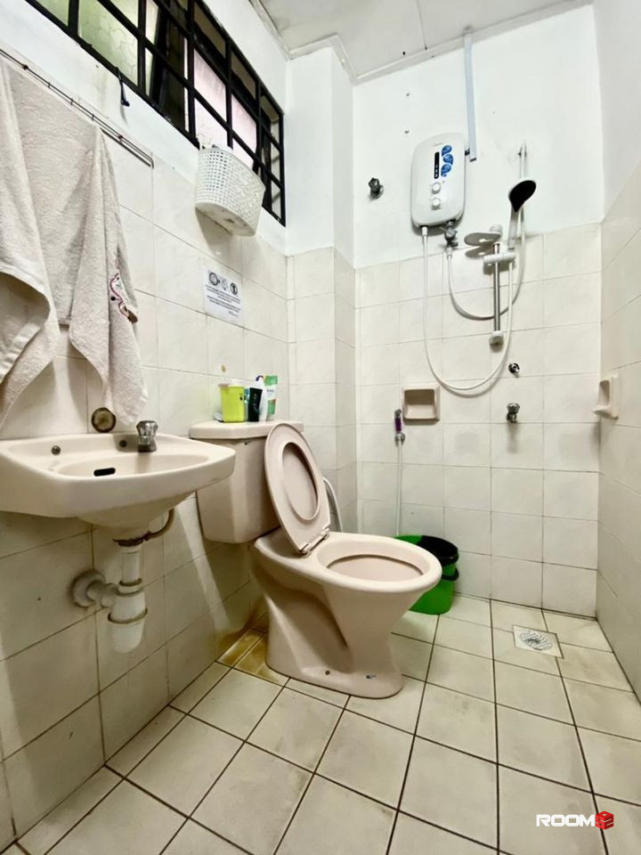 One Month Deposit! Single Room Rent in BU2, Bandar Utama 900m walk to MRT Station