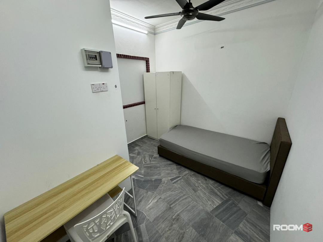 SINGLE ROOM FOR RENT AT BANDAR UTAMA