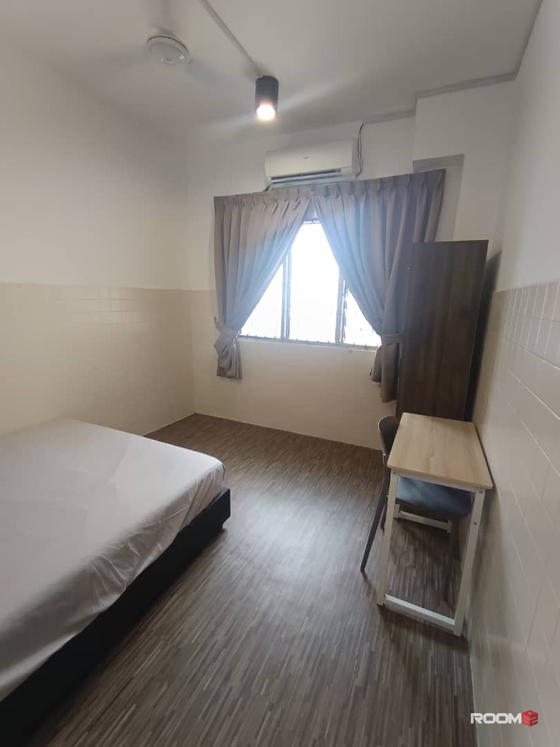 SINGLE ROOM, FREE WIFI, 5 MIN WALK TO CIQ