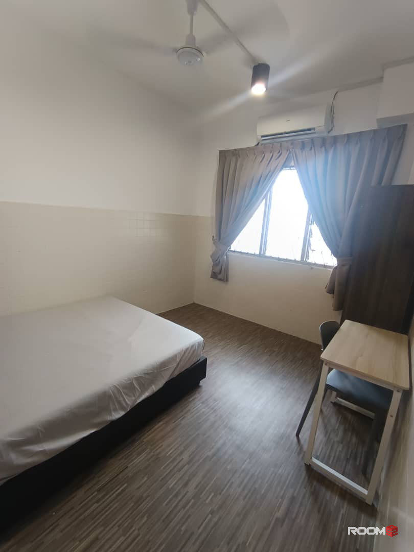 SINGLE ROOM, FREE WIFI, 5 MIN WALK TO CIQ
