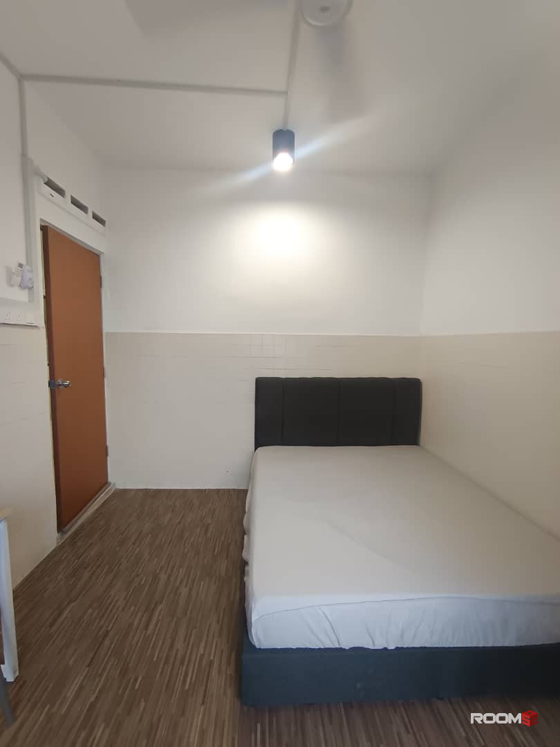 SINGLE ROOM, FREE WIFI, 5 MIN WALK TO CIQ