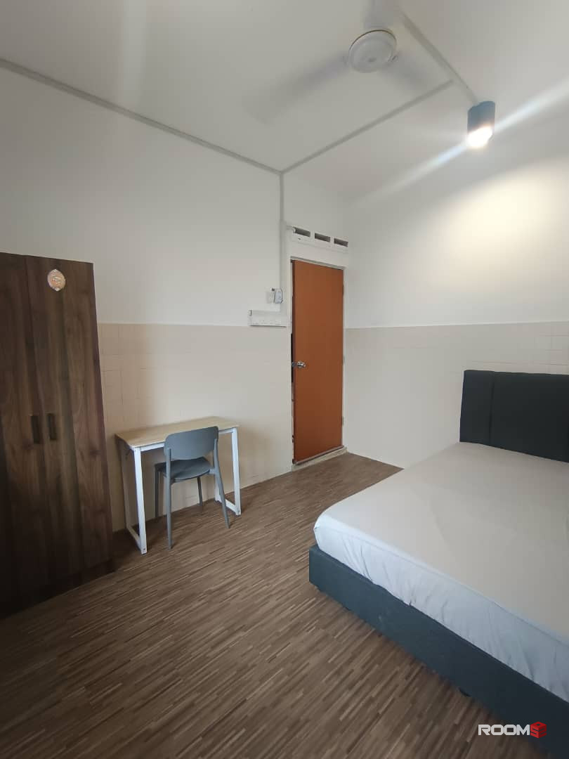 SINGLE ROOM, FREE WIFI, 5 MIN WALK TO CIQ