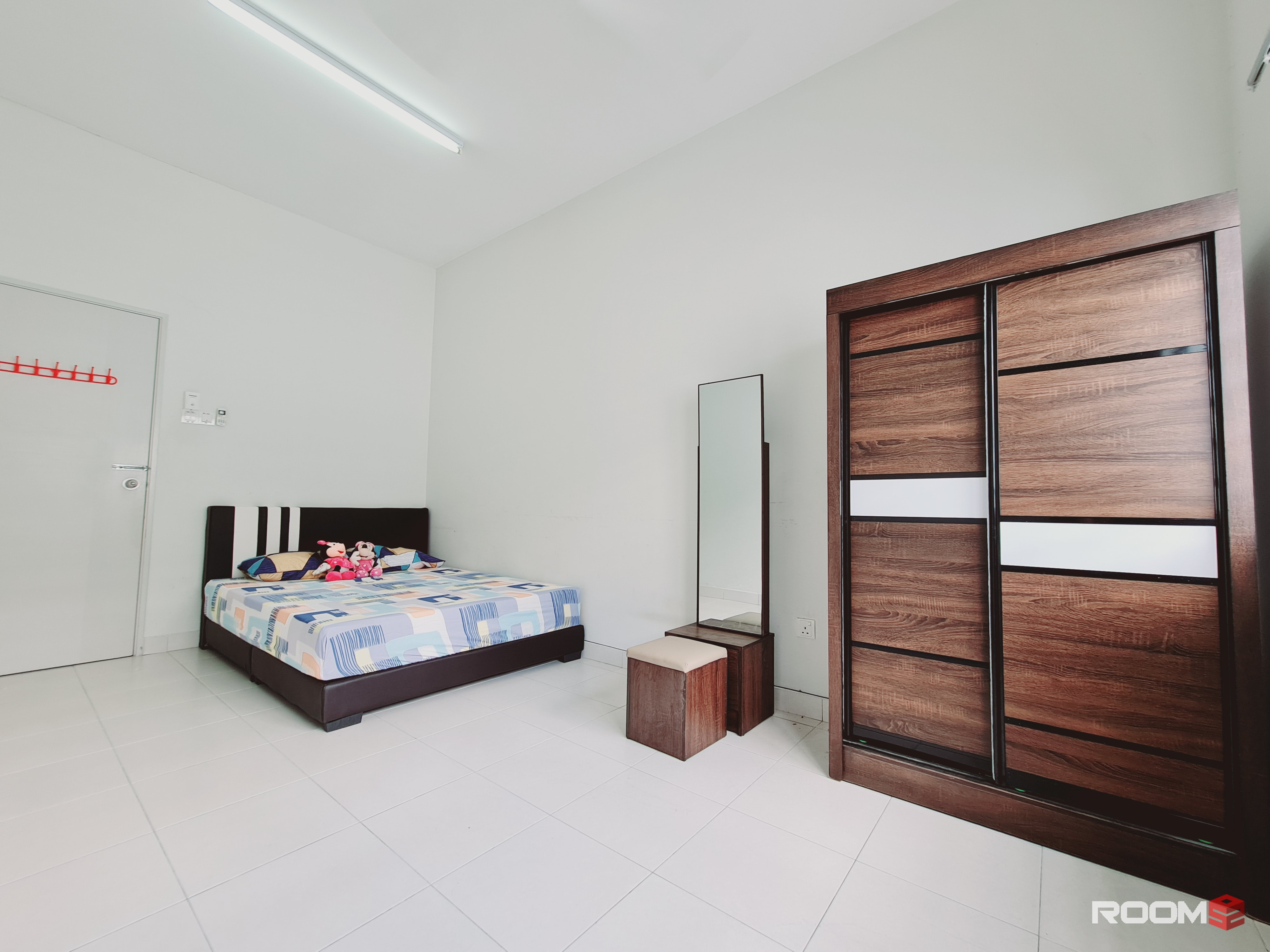 MEDIUM ROOM AT SEREMBAN 2, BILIK SEWA SAKURA {FREE UTILITY} KLIA2, SENDAYAN, AEON (AREA, OFFER, UNIT, LANDMARK)