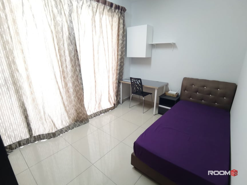 PRIVATE BALCONY, MEDIUM  BEDROOM. PACIFIC PLACE, Walking distance to LRT station.🚇 Bangsar, kerinchi, KL sentral