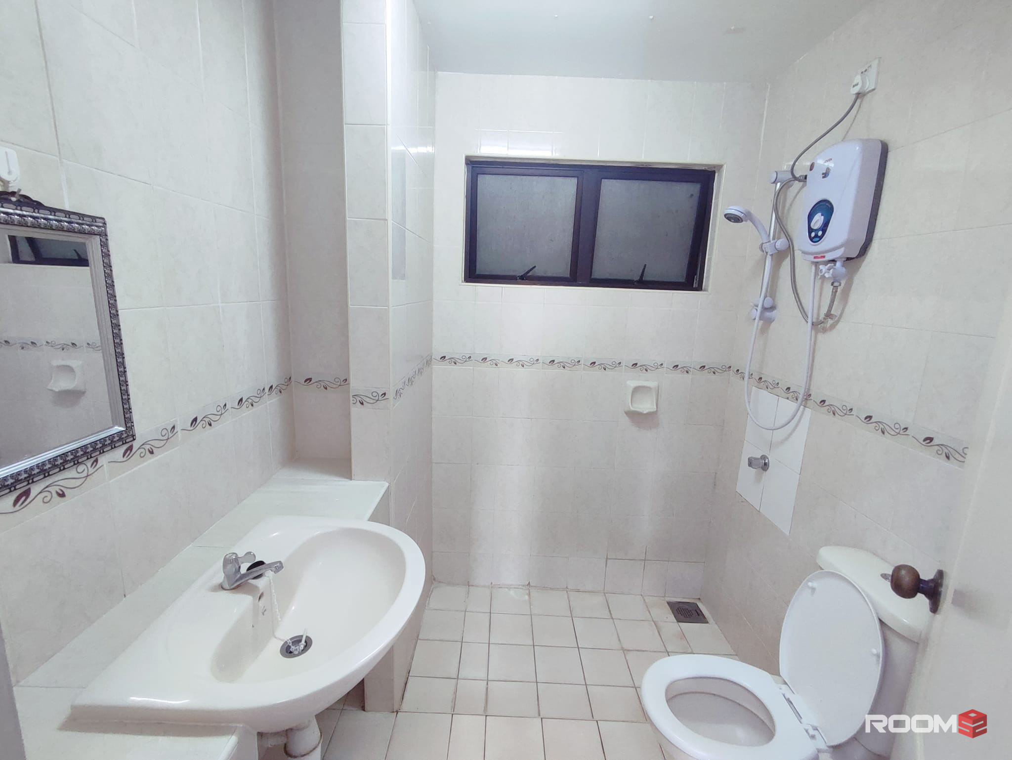 FEMALE MASTERBED AVAILABLE AT PELANGI UTAMA CONDO