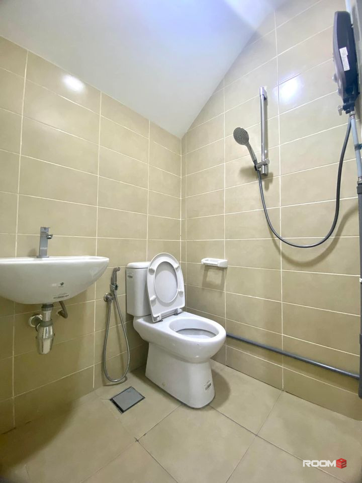 LOW Month DEposit NEWLY FRESH UNIT DONE RENO🔥🔥AT I-RESIDENCE , GOLDEN TRIANGLE  I CITY