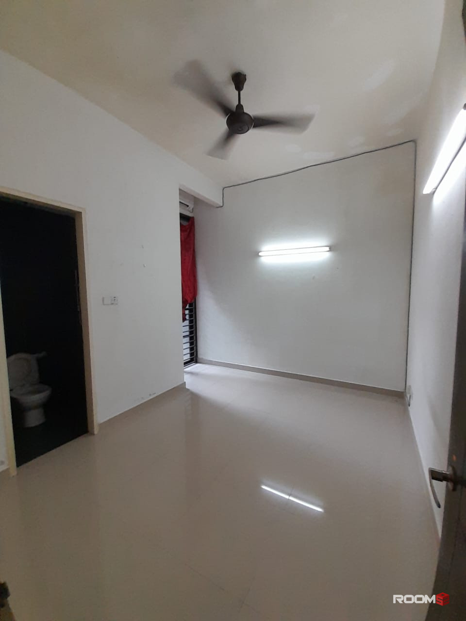 🤩 Available Middle Room with Private Bathroom for Rent at Alam Impian,Shah Alam with High Speed WI-FI & Cleaning Ser