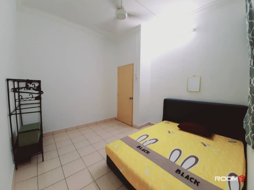 Middle Room at Seri Kembangan, Selangor, Bilik Sewa Seri Kembangan [🔥 👉 OWN Toilet] Bandar Putra Permai, Equine Park