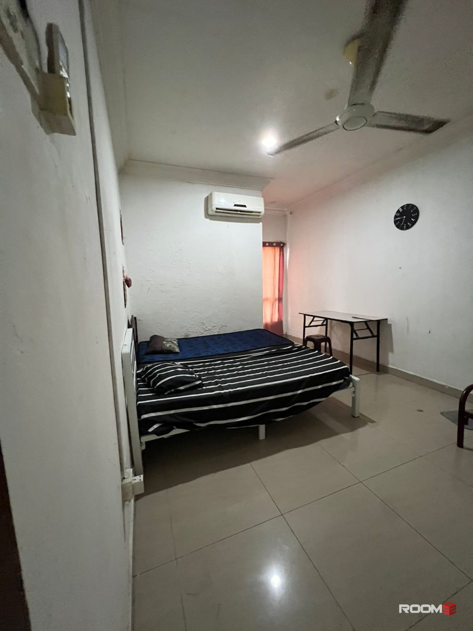Middle Room Available at Jln Akuatik, D'Kayangan