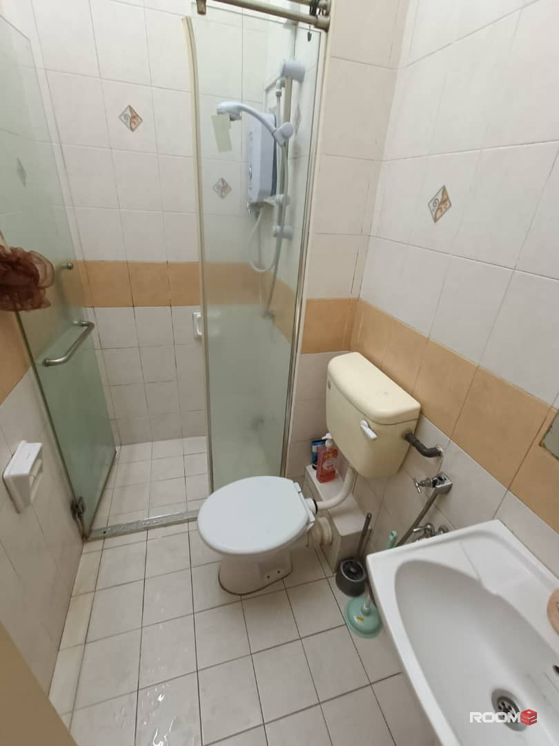 One Month Deposit Only 😄 Middle Room in Setia Impian, Setia Alam with Free WIFI 📶