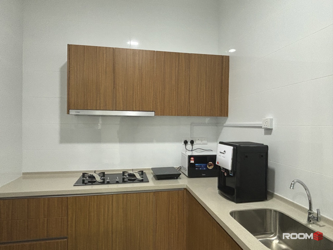 🔥VERANDO RESIDENCY, PJ, NEW CONDO MASTER Room🔥Fully Furnish NEW 10” Mattress Aircond Wardrobe Table Chair