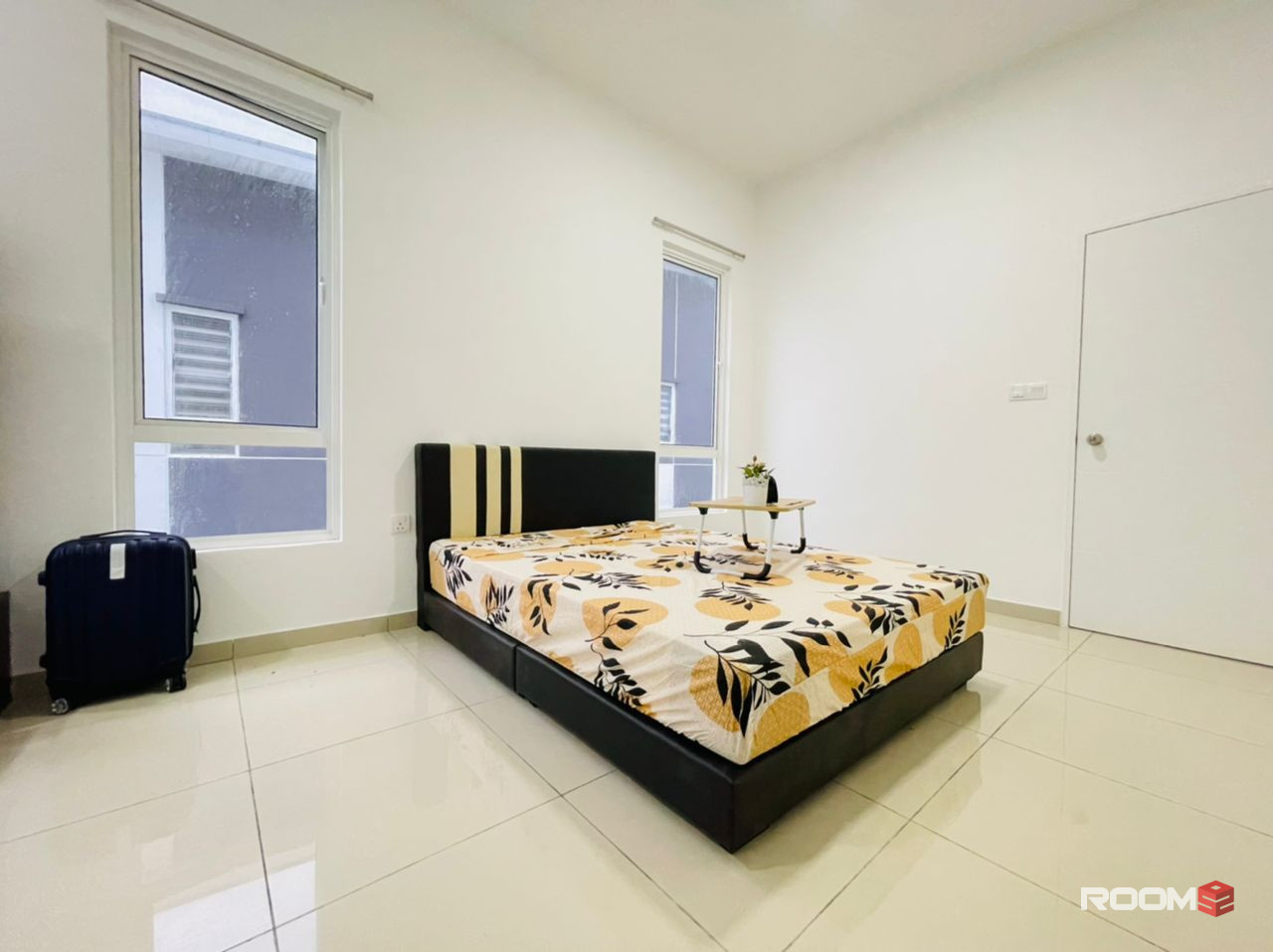 MEDIUM ROOM AT SENDAYAN, BILIK SEWA SURIAMAN 2 {FREE UTILITY} AEON, MYDIN, KPJ (AREA, OFFER, UNIT, LANDMARK)