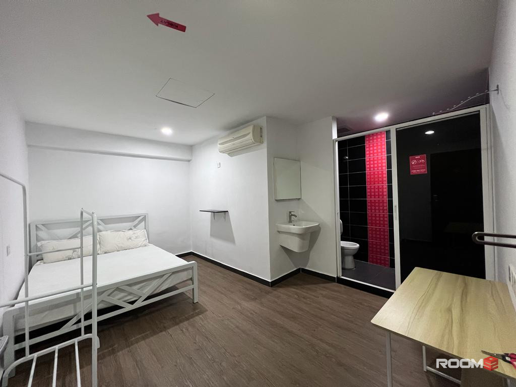 8mins drive to Kelana Jaya LRT line. Co-Living Space in SS4, Kelana Jaya