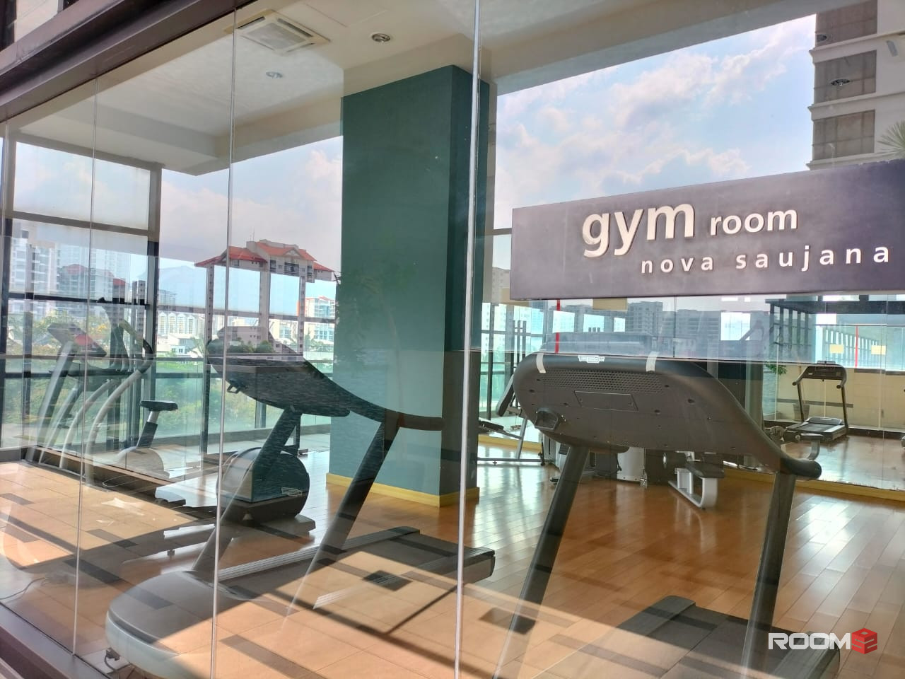 Premium ⭐️  Medium Room Fully Furnished @ Nova Saujana, Special Promotion, Aircond Wardrobe Table Chair Matt