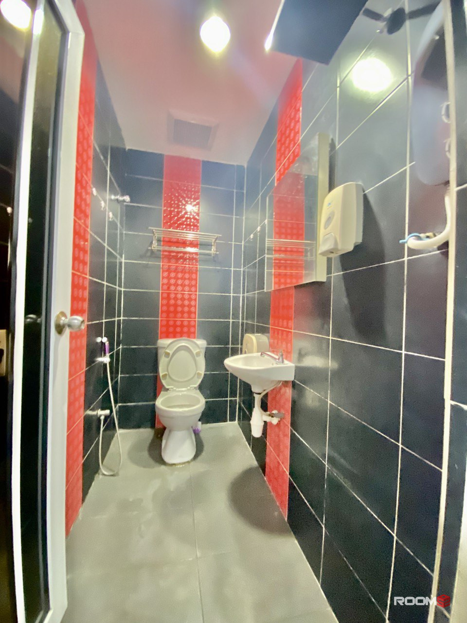 🌟 Hotel-Style Co-Living @ Holmes SS4 🏨 | Private Bath 🚿 | Ready Move In 🛋️