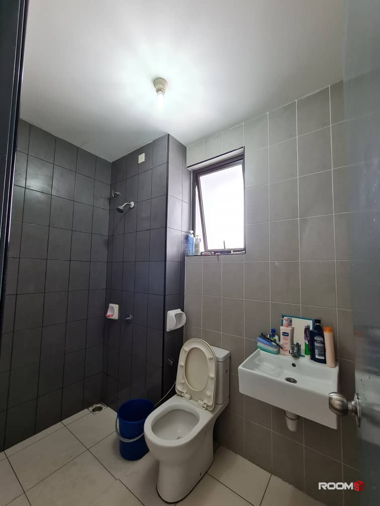 Middle Room at Seremban 2, Bilik Sewa Seremban [🔥👉𝑨𝑻𝑻𝑨𝑪𝑯𝑬𝑫 𝑻𝑶𝑰𝑳𝑬𝑻 ] Bdr Ainsdale, AEON, Mydin, Labu, NSK