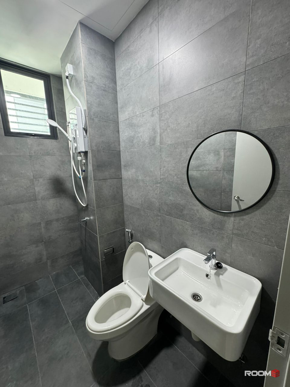 🔥VERANDO RESIDENCY, PJ, NEW CONDO MASTER Room🔥Fully Furnish NEW 10” Mattress Aircond Wardrobe Table Chair