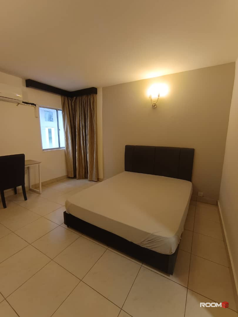 MASTER BEDROOM WITH PRIVATE TOILET, 7 MIN WALK TO CIQ