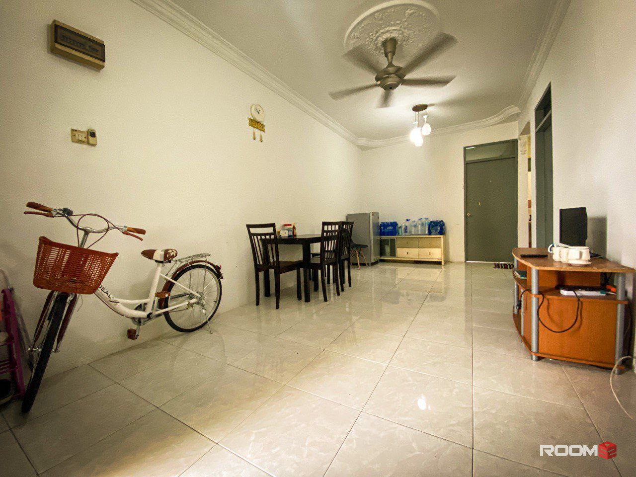 Middle Room, Mentari Court, Blok G, Bandar Sunway
