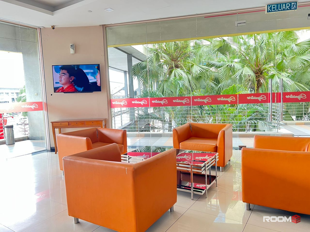 Near to 🚶‍♂️LRT Pusat Bandar Puchong 🚇 Master Room attach Toilet near Setia Walk