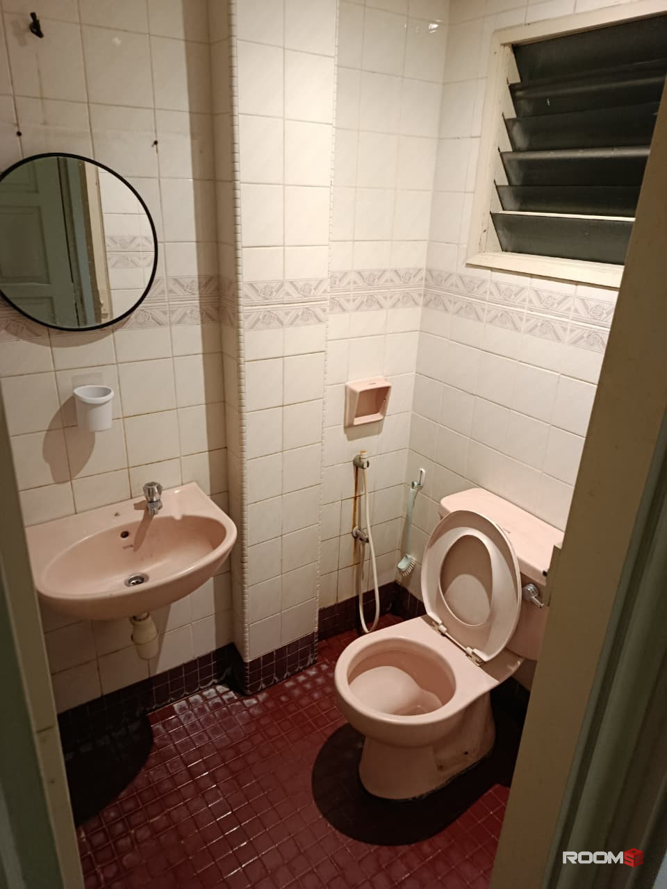 8 Min to HKL 🏢 Low Deposit Private Bathroom ❗