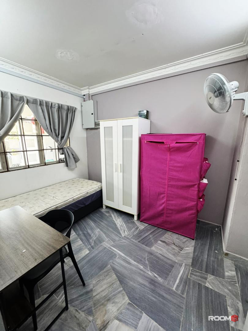 BUDGET SINGLE ROOM AT BANDAR UTAMA NEAR MRT & 1 UTAMA