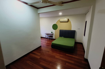Master Room with Private Bathroom at BUKIT RAJA KLANG