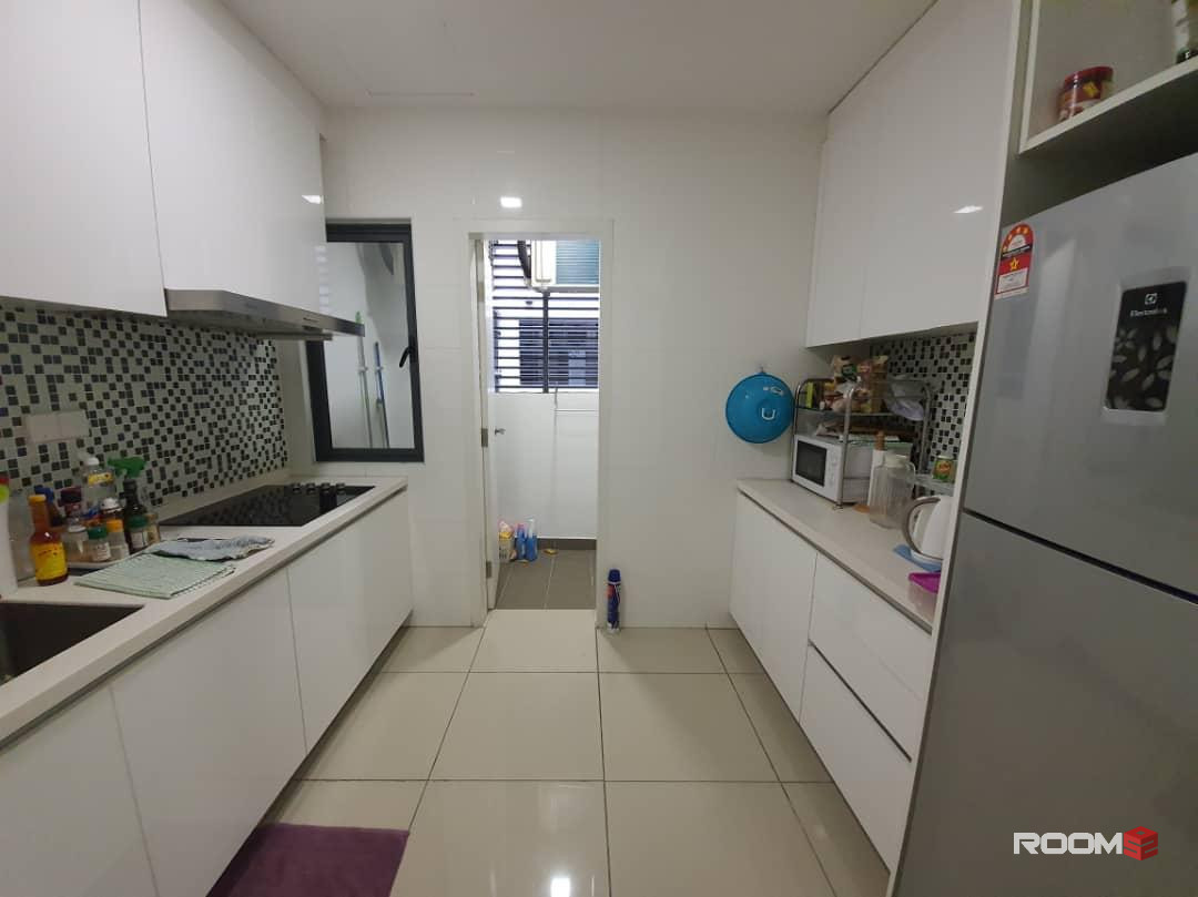 [Private🛁] Master Room for Rent @Utropolis SUITES 1 Shah Alam beside UOW, 🆓💧📶🧹