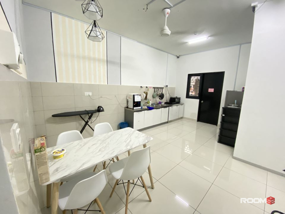 🏡MOST SOUGHT AFTER ROOM!🥰PREMIUM QUEEN SUITE! Prisma Cheras Condo