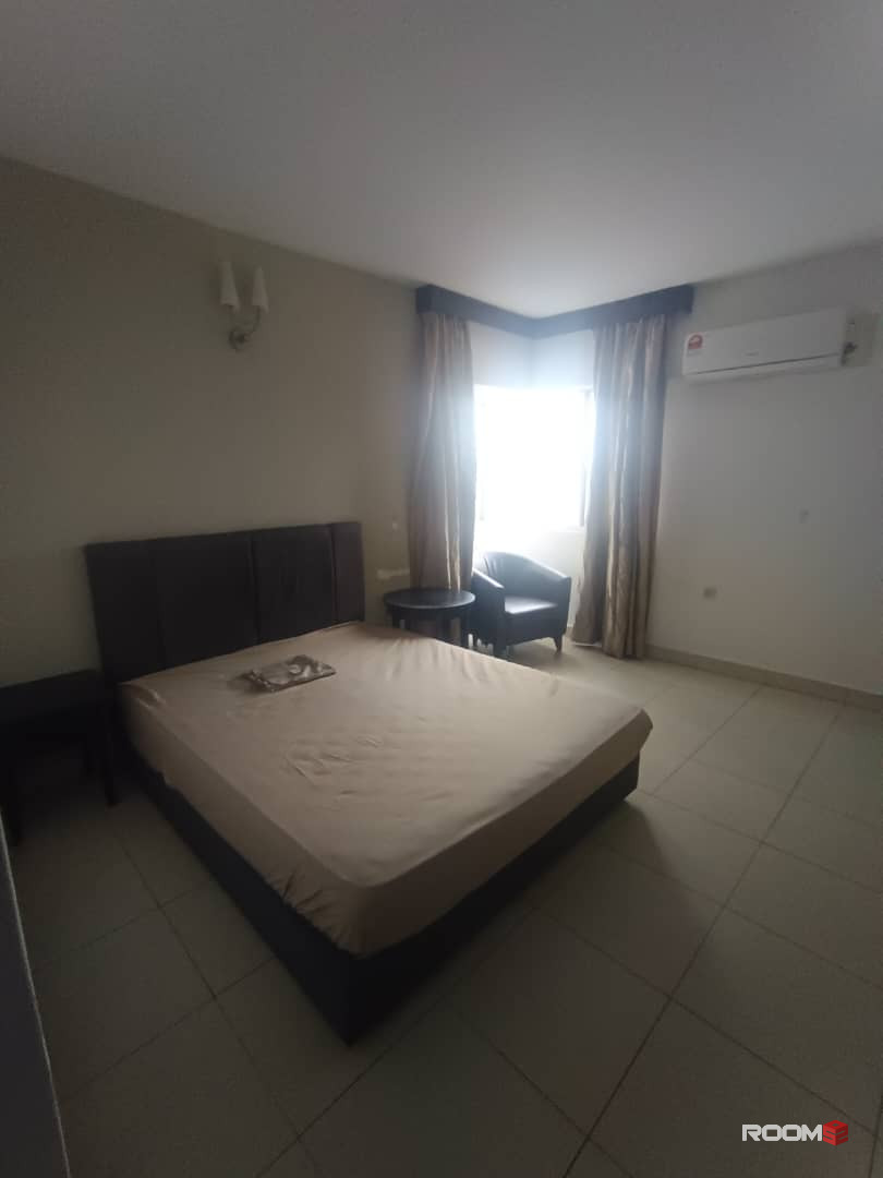 MASTER BEDROOM WITH PRIVATE TOILET, 7 MIN WALK TO CIQ