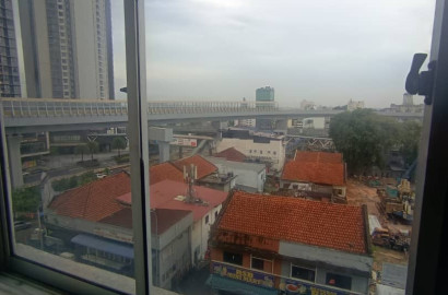 MASTER BEDROOM WITH PRIVATE TOILET, 7 MIN WALK TO CIQ