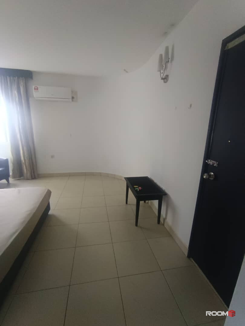 MASTER BEDROOM WITH PRIVATE TOILET, 7 MIN WALK TO CIQ