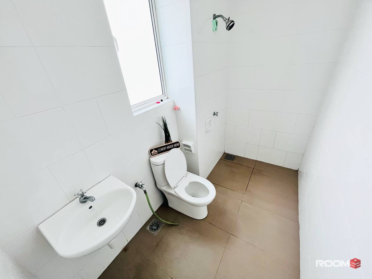 Middle Room at Kajang, Selangor, Bilik Sewa Kajang [🔥 👉 POOL, KTM] Taman Nadayu 92, Bandar Teknologi, UKM, Reko, Henti