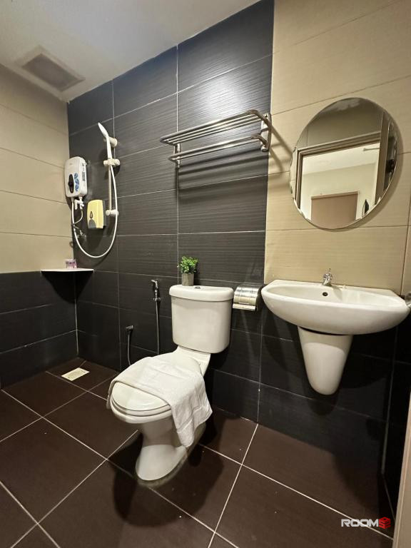 6 mins 🚶‍♂️to Mentari BRT Station 🚉Single Private Room Rental in PJS 8 Bandar Sunway