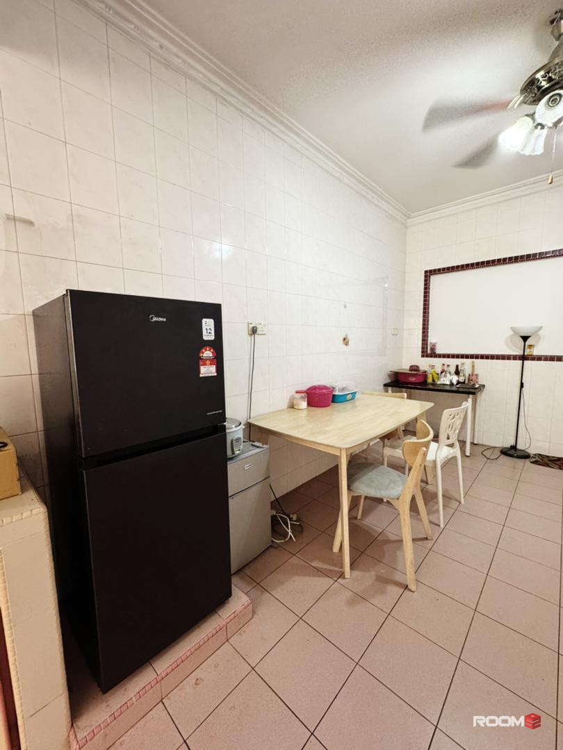 BUDGET SINGLE ROOM AT BANDAR UTAMA NEAR MRT & 1 UTAMA