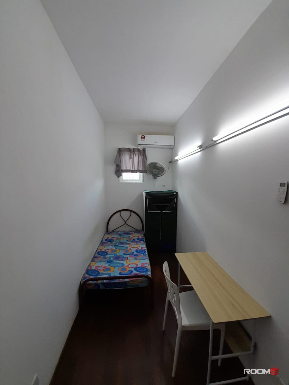 1 min Walking Distance to LRT TAMAN PARAMOUNTSingle Room at TamanParamount