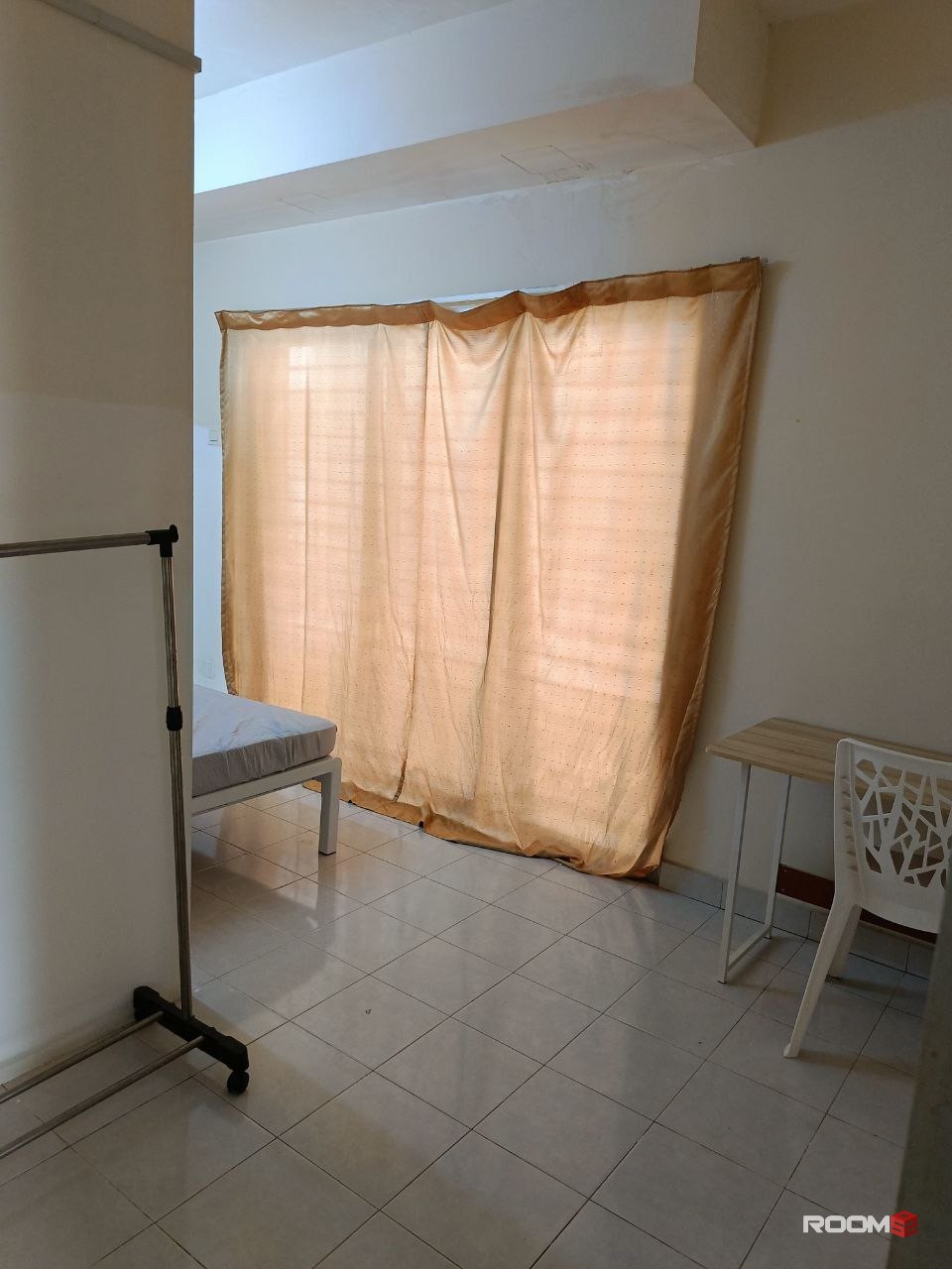 10Mins🚶‍♂️to Columbia Asia Hospital | Private Middle Room Kota Kemuning✨ Easy Move in🗝️