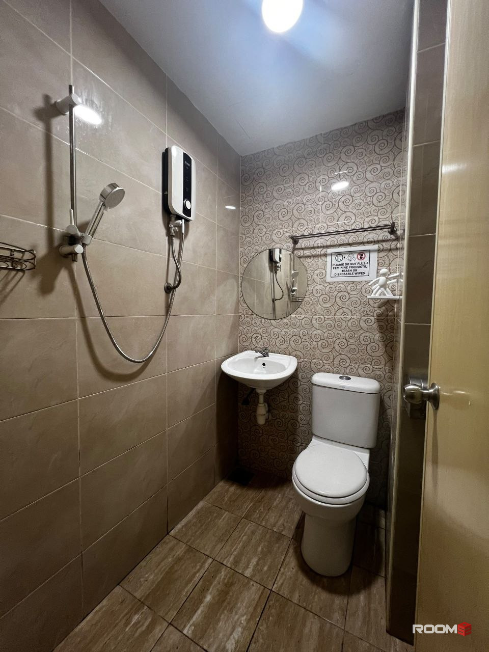 🏡 Paloma Inn | Room For Rent | ZERO DEPOSIT | Near LRT and Monorail Hang Tuah