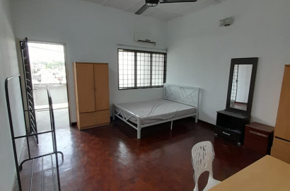 SS2 cheapest MASTER ROOM WITH PRIVATE BATHROOM & Balcony very near to SS2 center