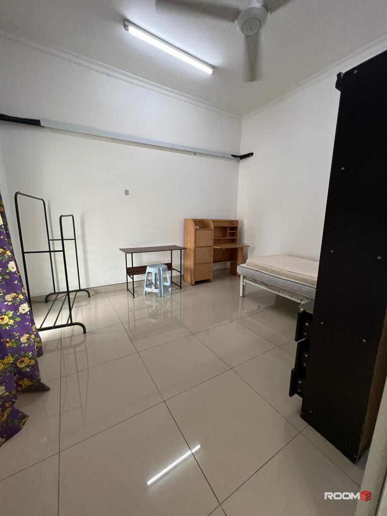 SPECIAL PROMOTION ⚡ Medium Room at Kota Kemuning,ShahAlam