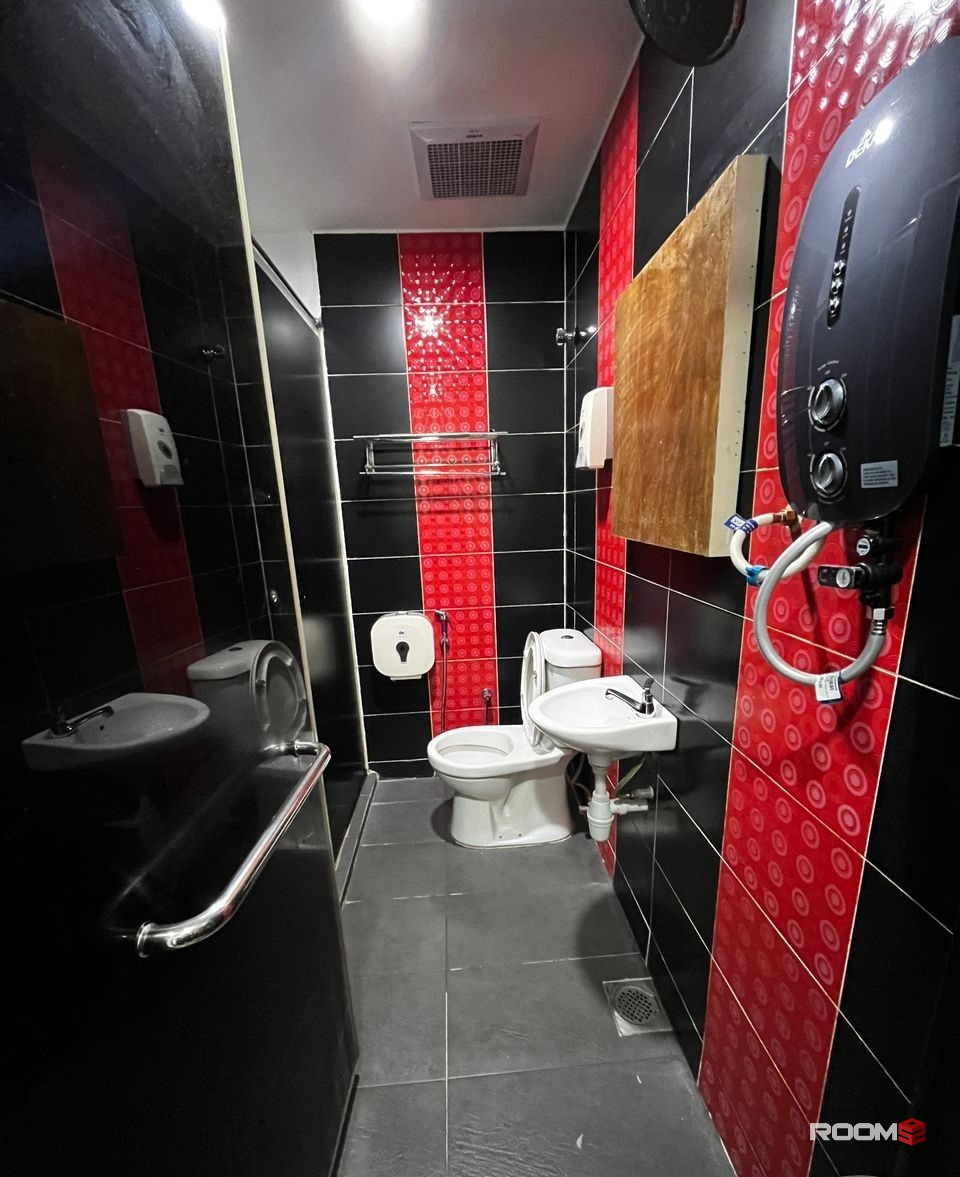 8mins drive to Kelana Jaya LRT line. Co-Living Space in SS4, Kelana Jaya