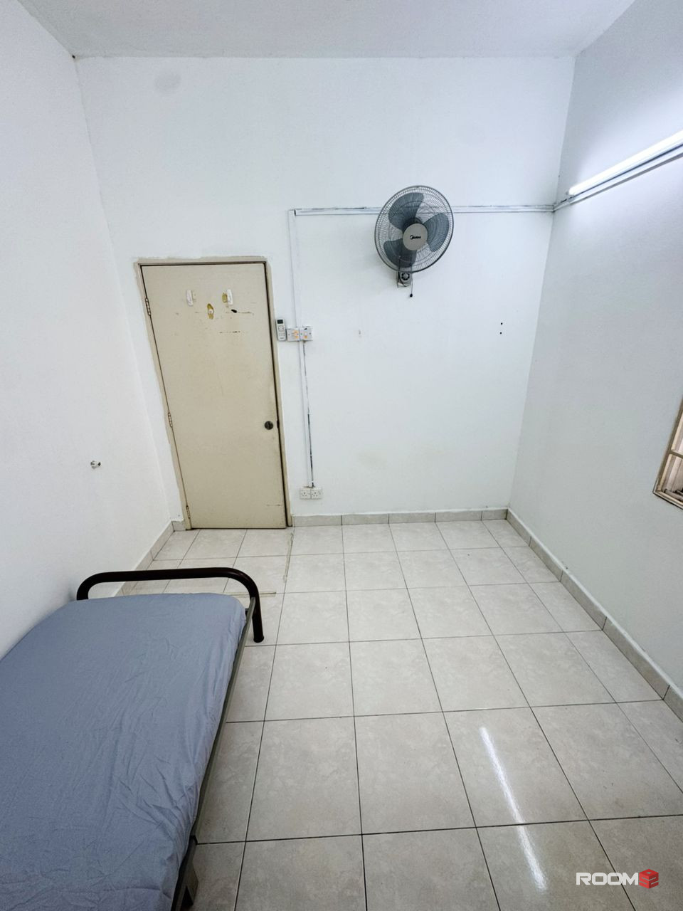 NEAR MRT MUTIARA DAMANSARA SINGLE ROOM