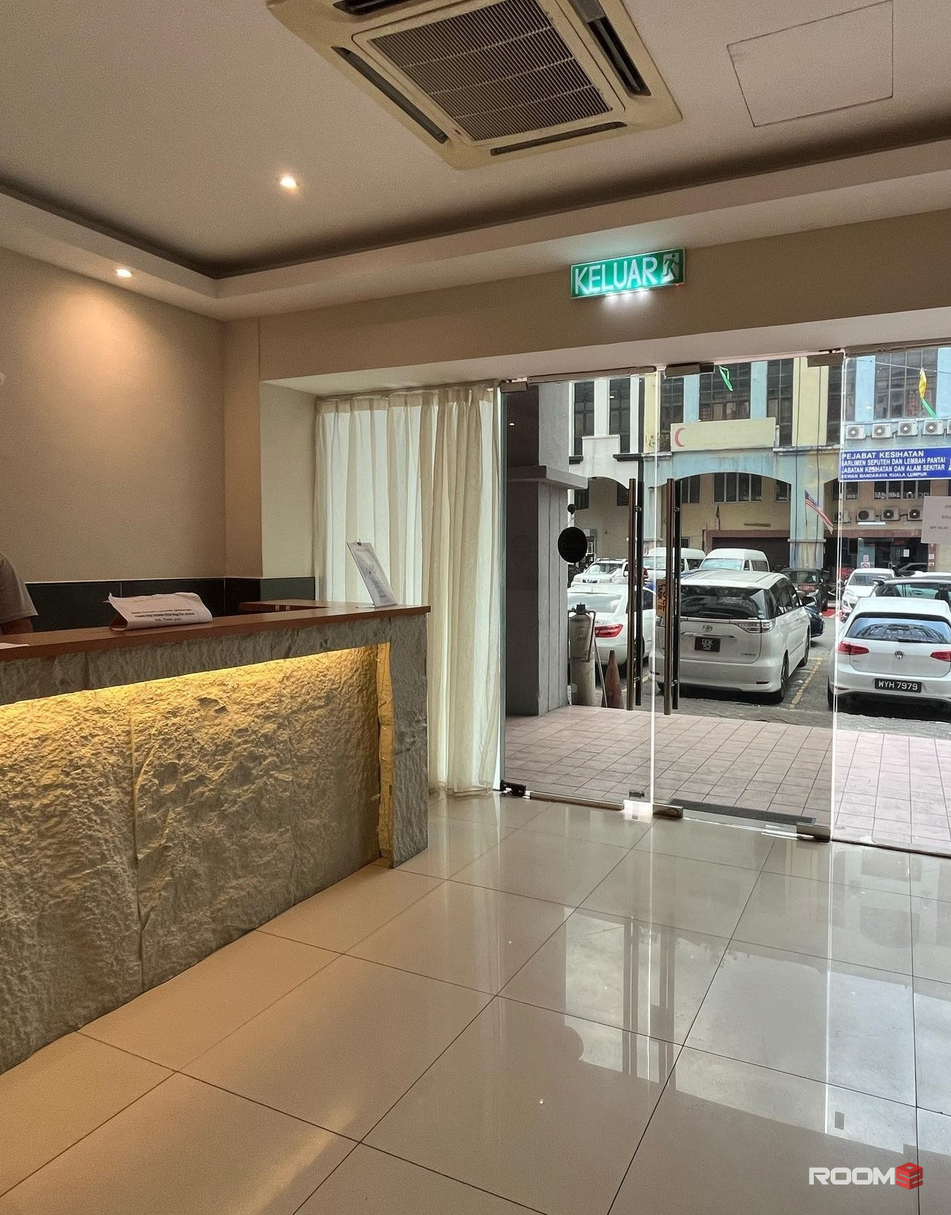 Kuchai Lama 🏠Ready Move-In 🏠 Master Room attached toilet +queenbed + AC