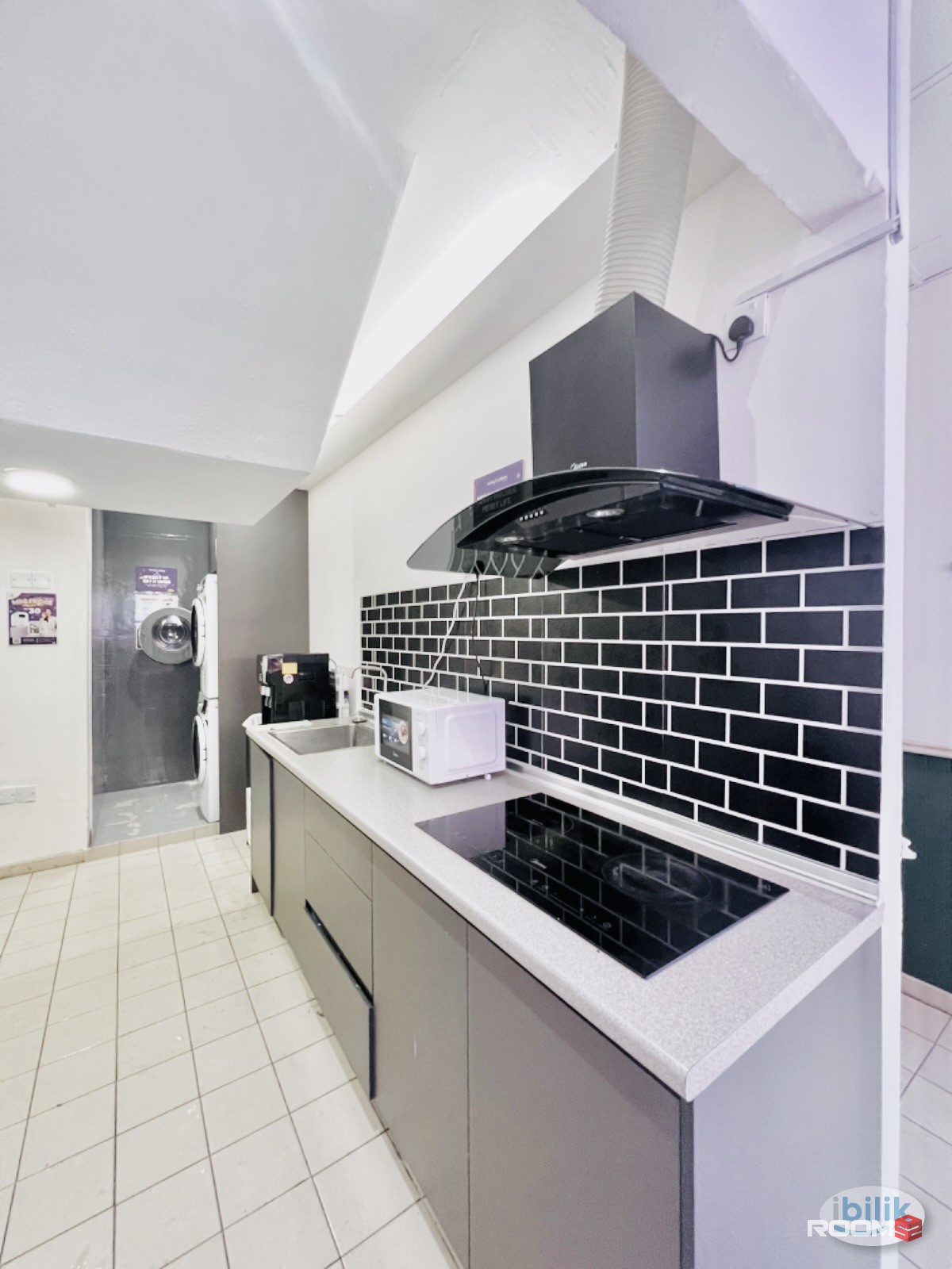 🌟 Fully Furnished Master Room at SS21 Damansara Utama, just a short walk toStarling Mall! 🏠✨