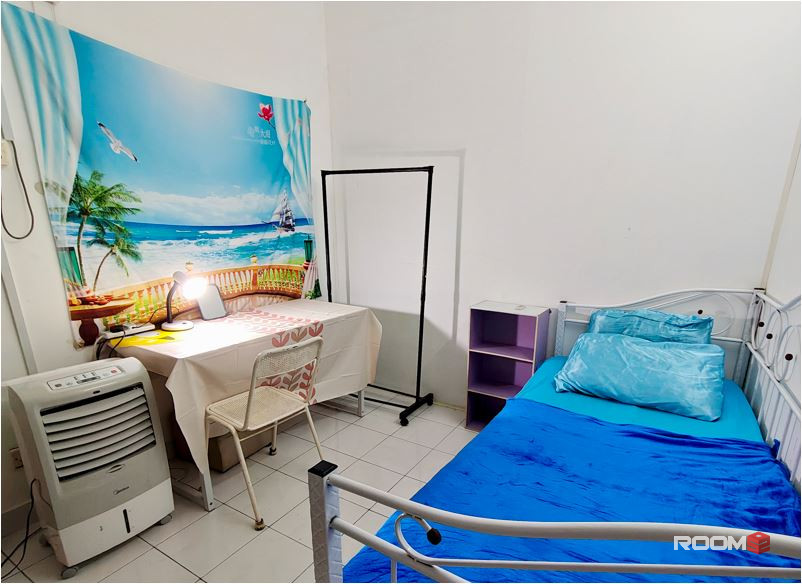 MIDDLE ROOM FOR RENT SERI KEMBANGAN SERDANG PERDANA NEAR SOUTH CITY PLAZA