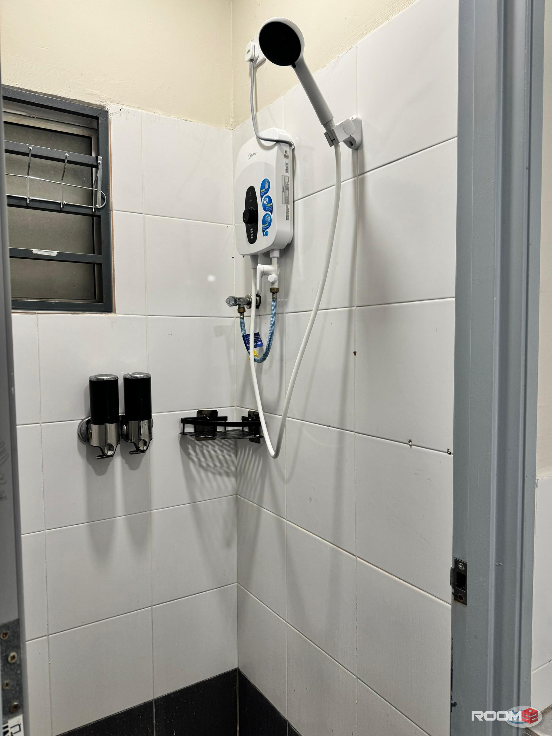 🏡 [JL Co-Living]  MIDDLE Rooms Available at USJ 21, UEP Subang Jaya 🌟 🚶‍♀️ 4 MINSWALK to Main Place Mall 🛍️✨ 📲 Book