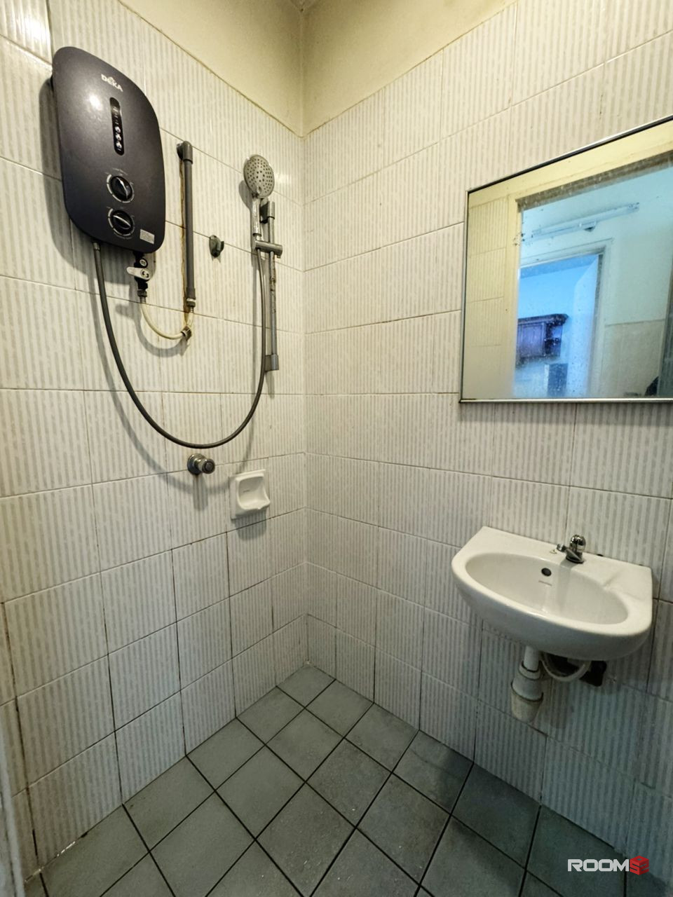 NEAR MRT MUTIARA DAMANSARA SINGLE ROOM