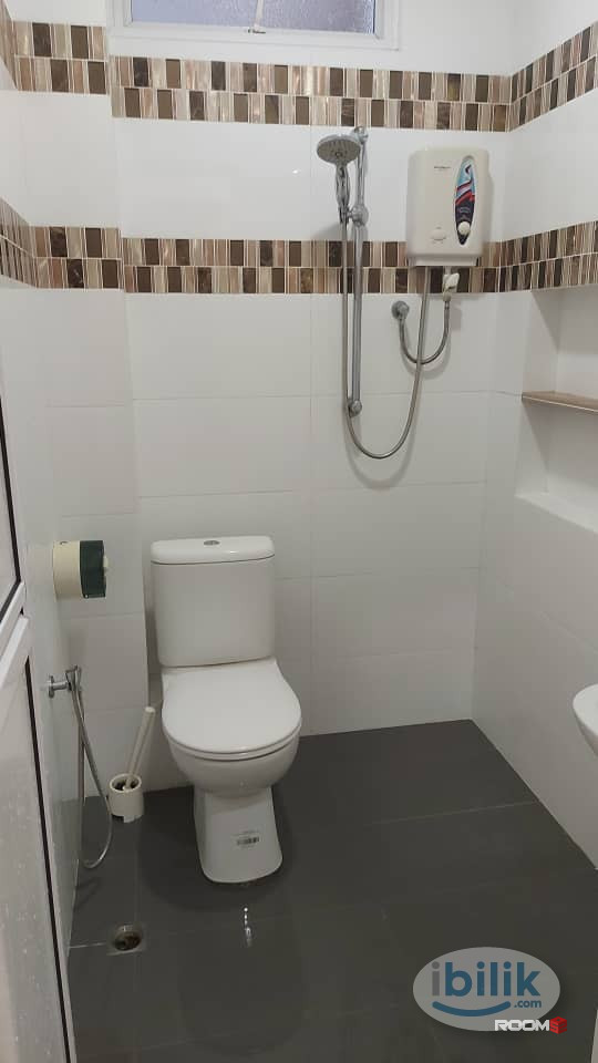 Middle Room at Pusat Bandar Puchong, Puchong