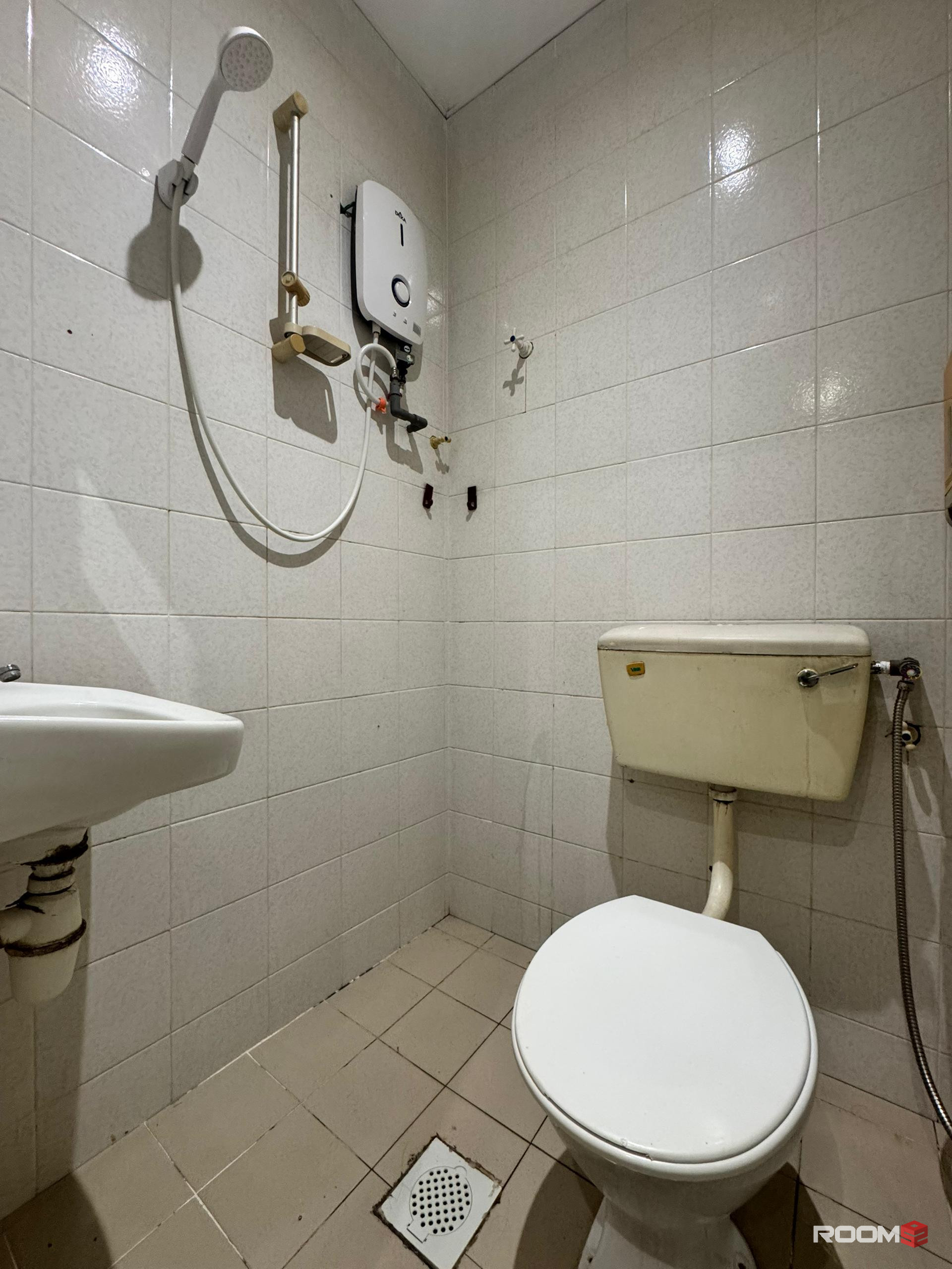 ‼️ ZERO DEPOSIT ‼️ 🏡 Private Master Room @ Damansara Utama 🏡 🚶‍♂️ 3 MINS TO STARLING MALL 🚶‍♂️