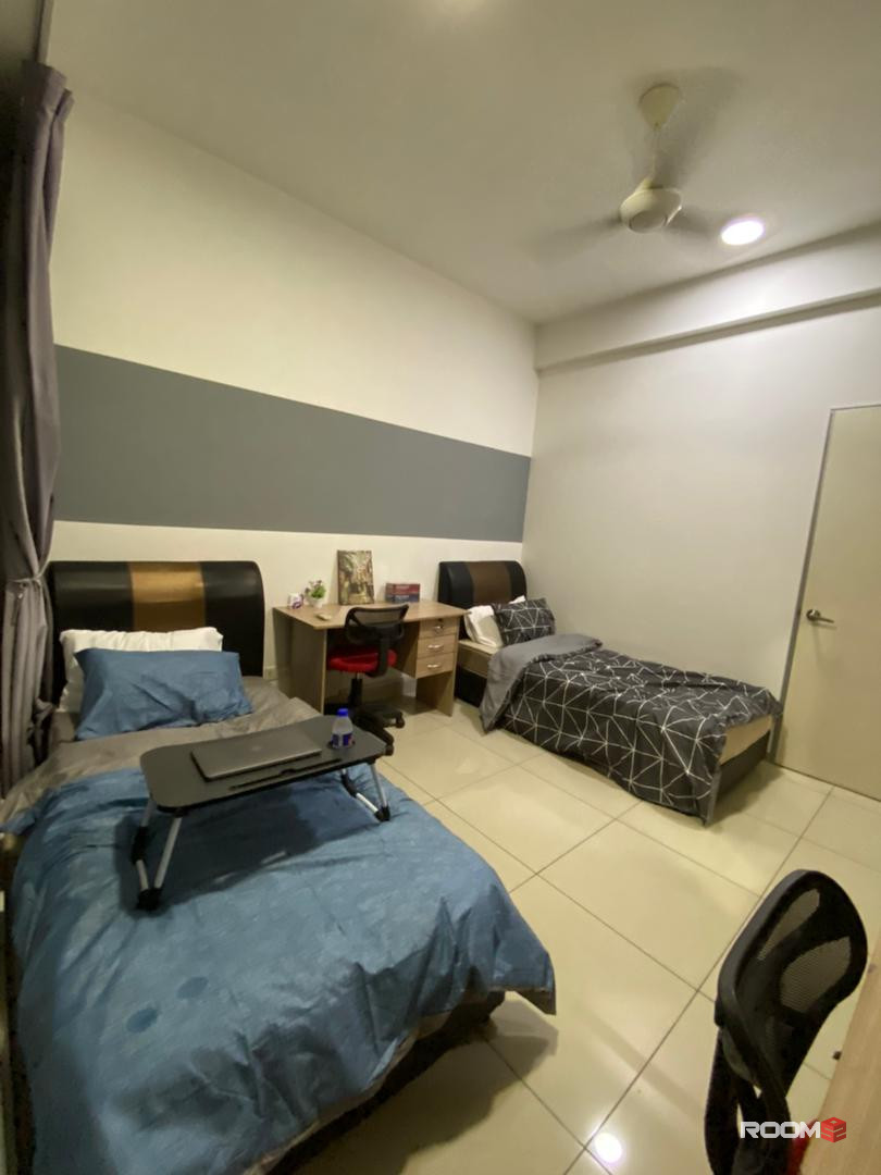 Cosy ✅ MALE 🙋‍♂️ Shared Room w Free Utilities 📶 Monthly Cleaning 🧹@ Utropolis Glenmarie